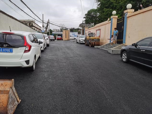 修筑平坦路  惠及周边居民